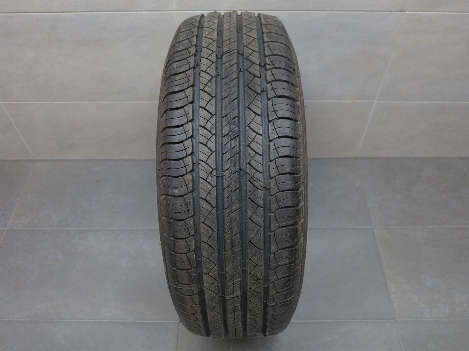 1x Normal Tyre Michelin Latitude Tour Hp 235/65 R17 104h M+s Mo 8,0 Mm